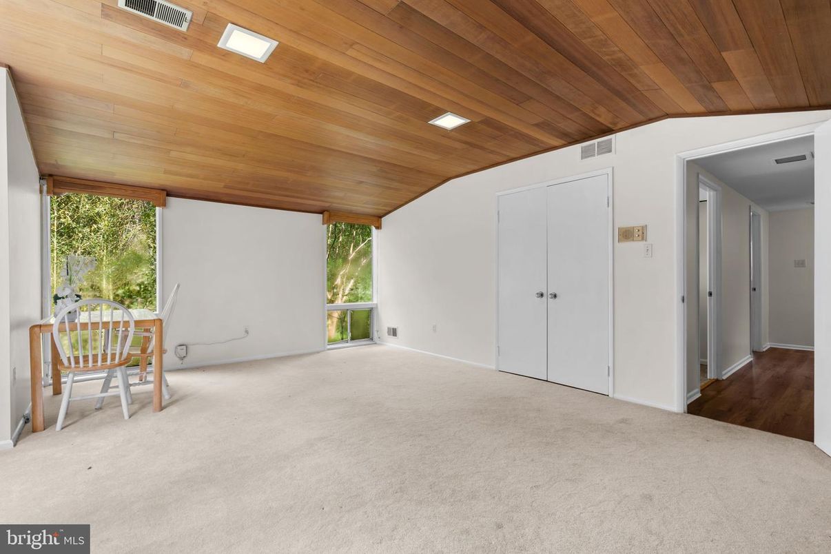 Empty room, Interior, Recessed Lighting, Wooden Ceilings