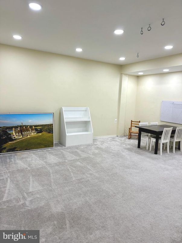 Dining room, Interior, Recessed Lighting, Water