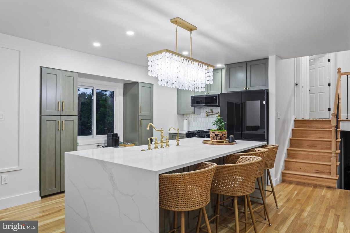 Chandelier, Interior, Kitchen, Marble Walls, Recessed Lighting, Wood Texture Flooring