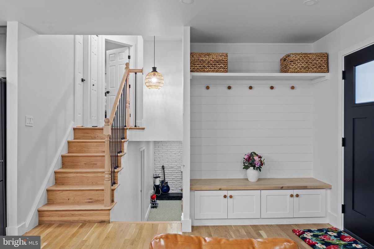 Interior, Pendant Lights, Wood Texture Flooring