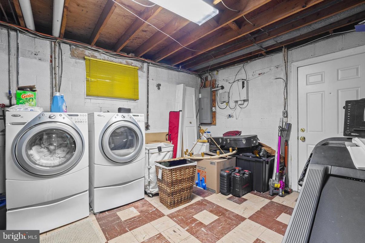 Interior, Washer, Wooden Ceilings