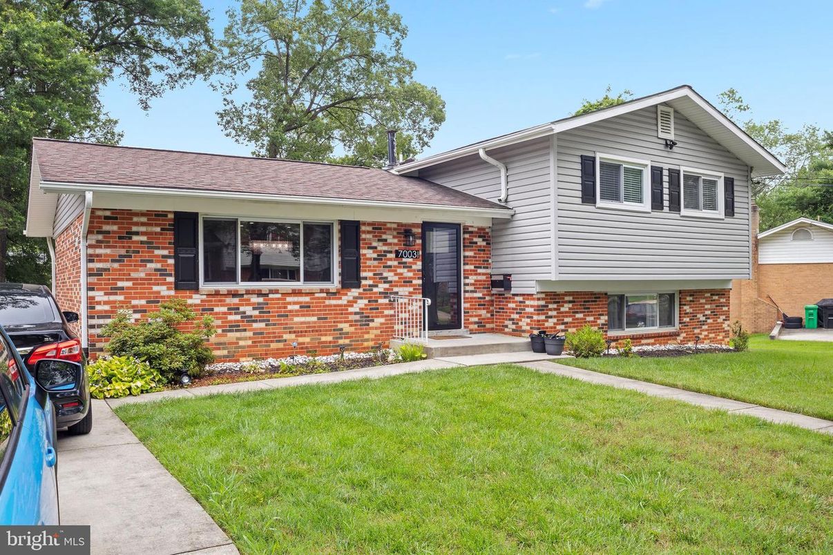 Exterior, Facade, Brick Facade, Split Level