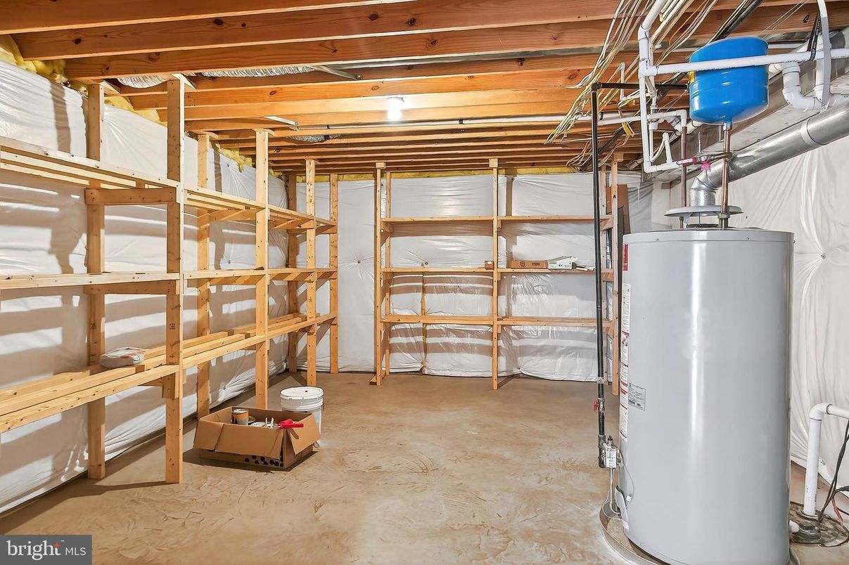 Garage, Interior, Wooden Beams