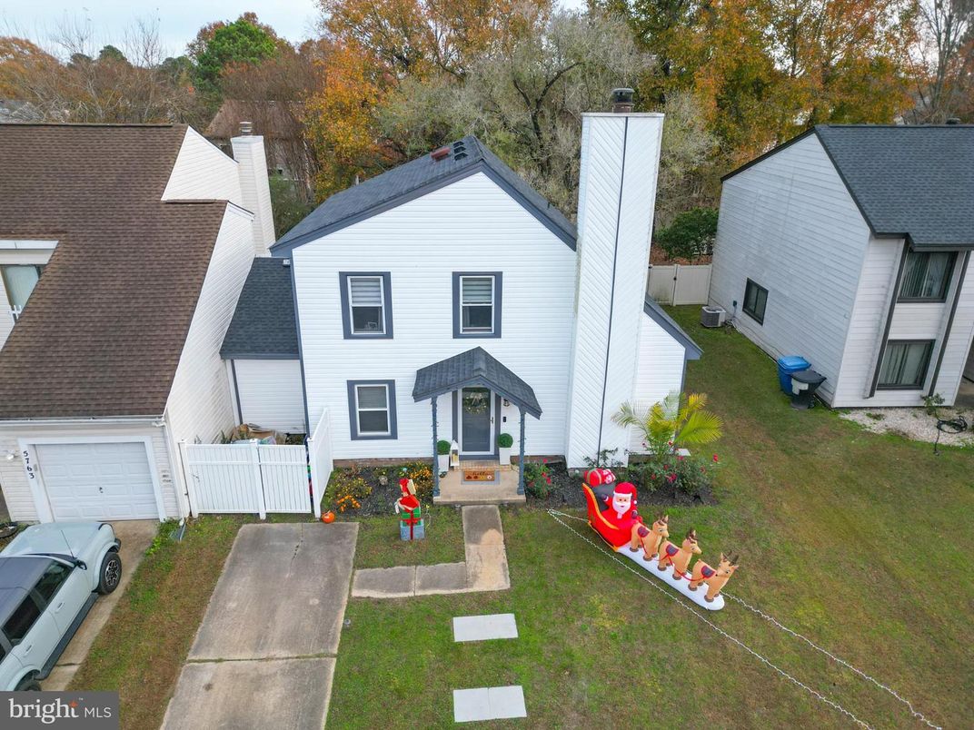 Attached, Backyard, Exterior, Facade, Georgian