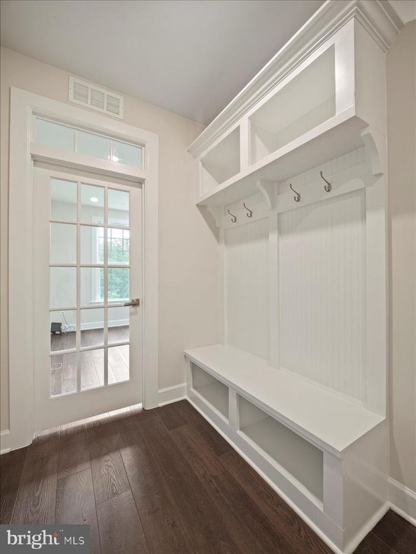 Interior, Walk-in Closets, Wood Texture Flooring