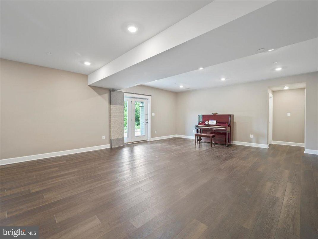 Empty room, Interior, Piano, Recessed Lighting, Wood Texture Flooring