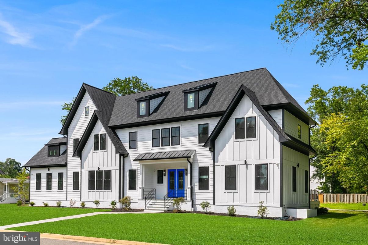 Exterior, Facade, Farmhouse