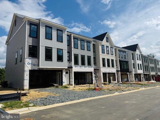 Attached, Exterior, Facade, Rowhouse