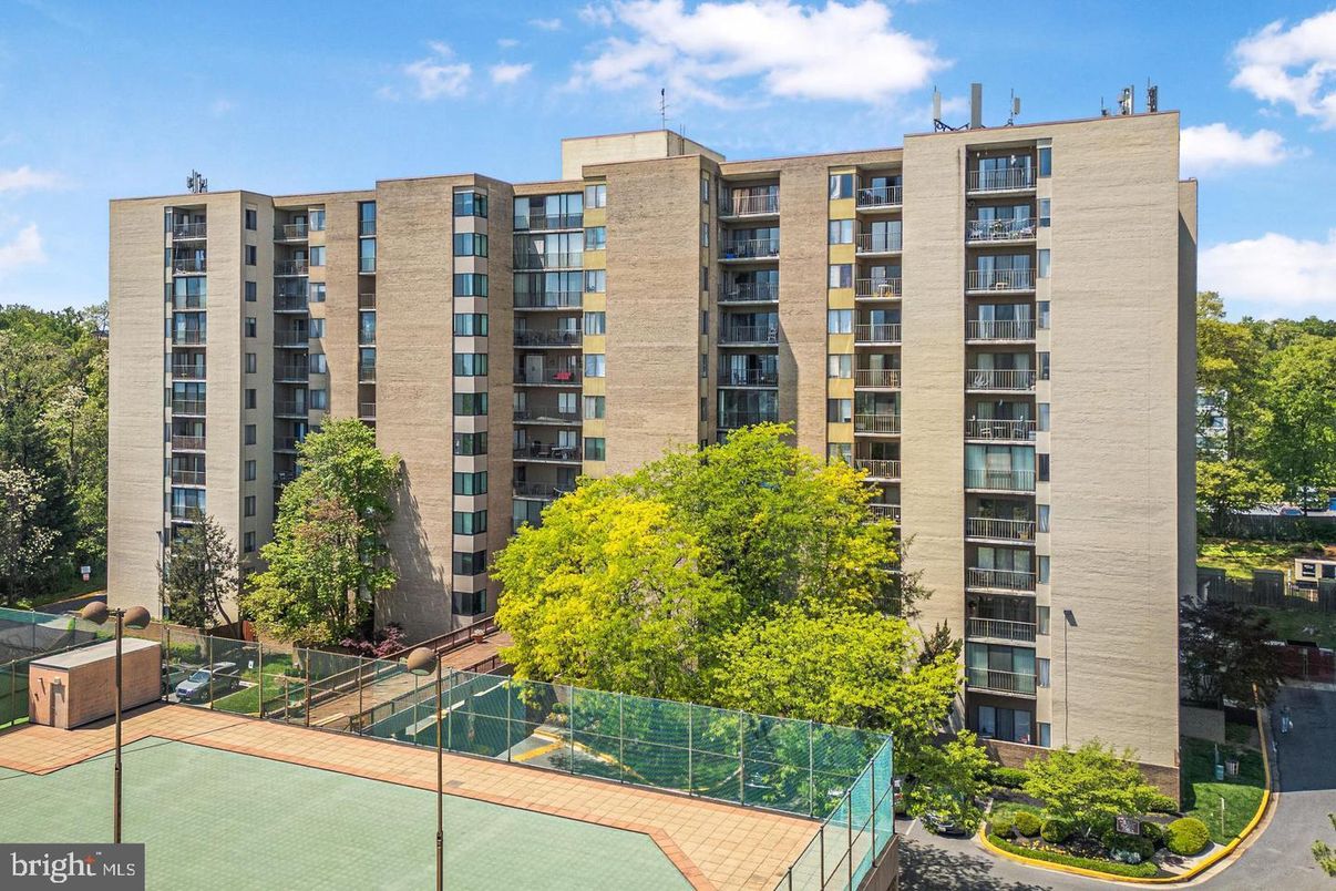 Exterior, Facade, Condo Building