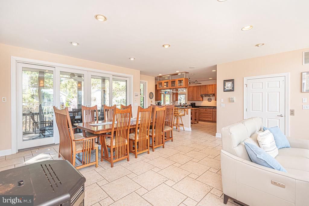 Dining room, Interior, Kitchen, Recessed Lighting
