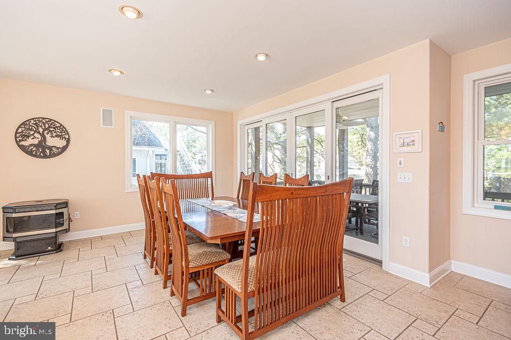 Dining room, Interior, Recessed Lighting