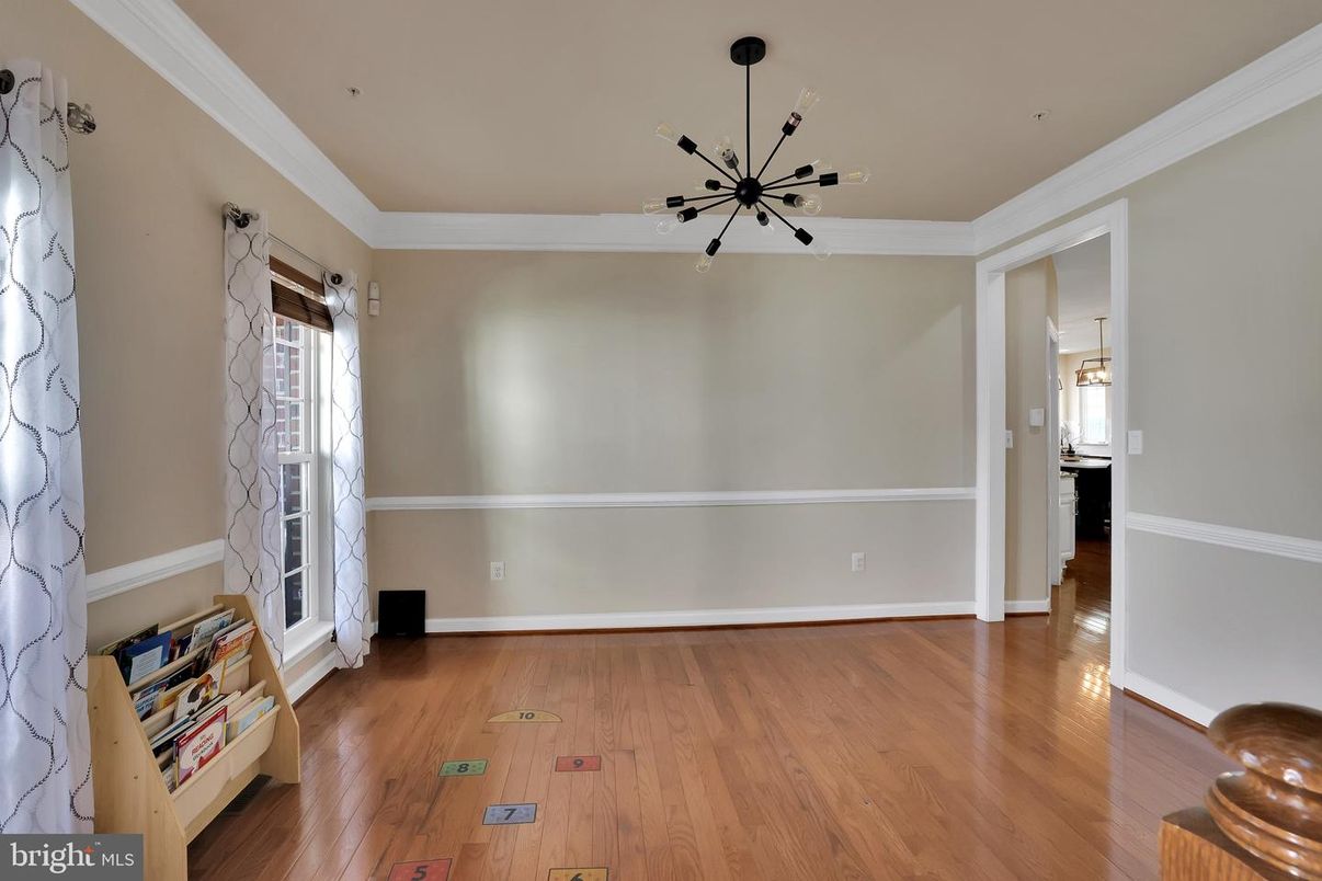 Empty room, Interior, Pendant Lights, Wood Texture Flooring