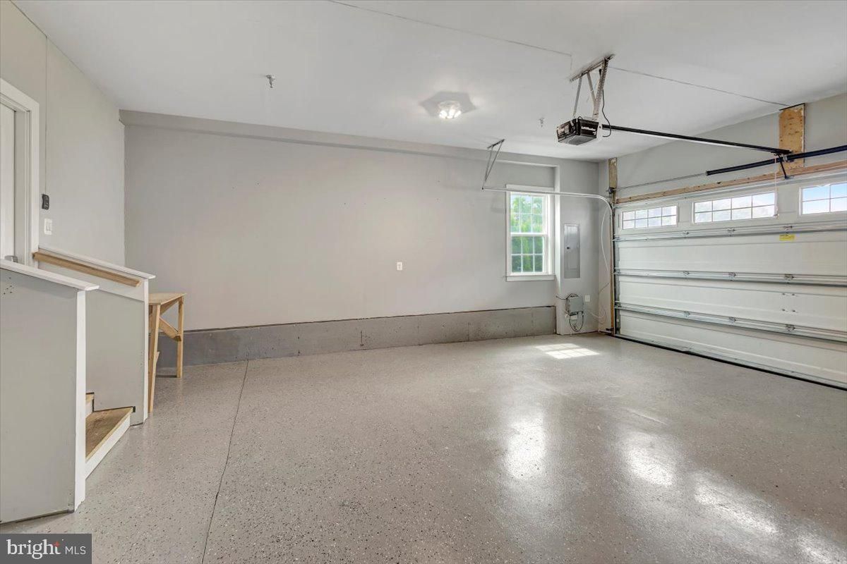 Garage, Interior