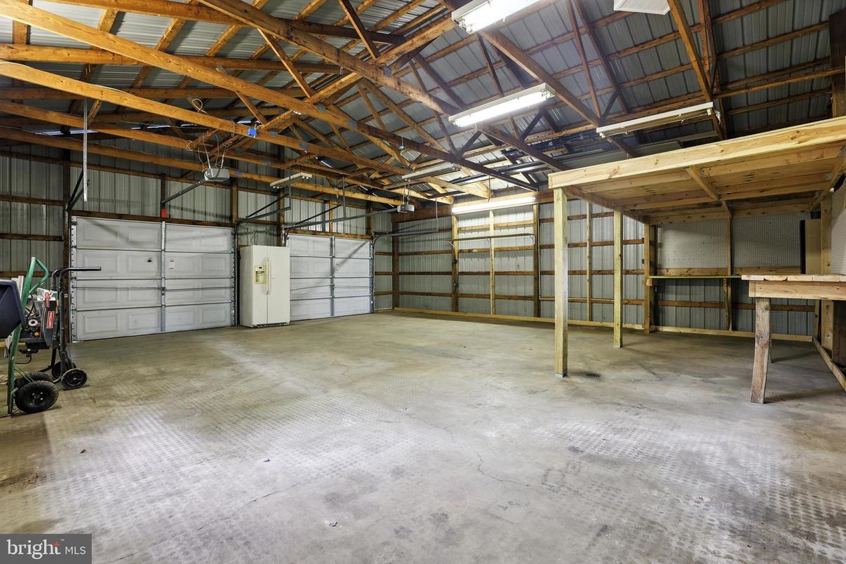 Garage, Interior, Wooden Beams