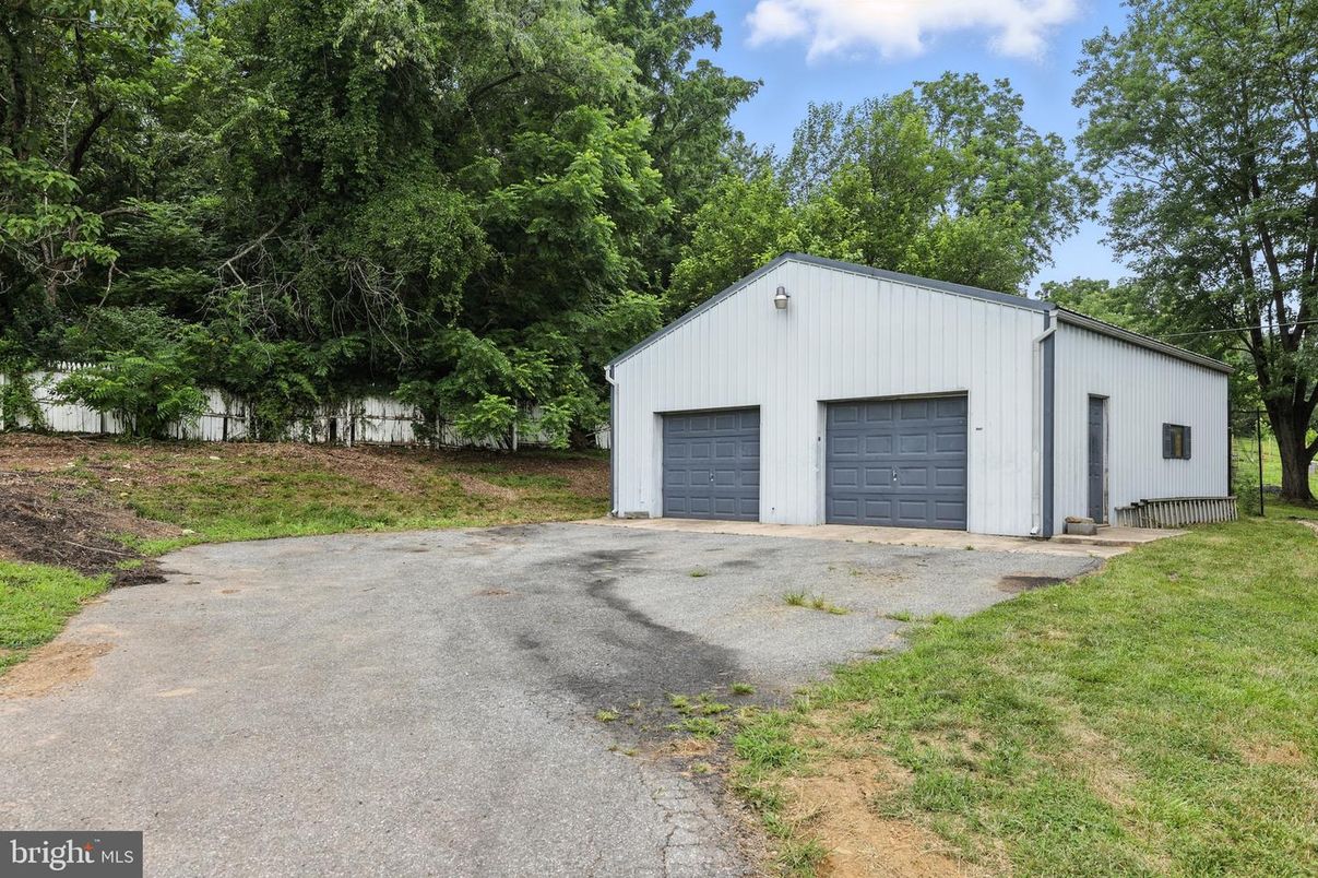 Backyard, Detached Garage, Exterior