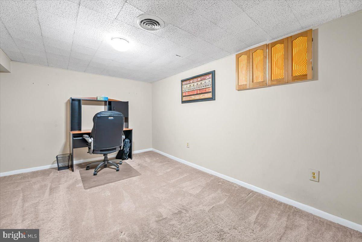 Home Office, Interior