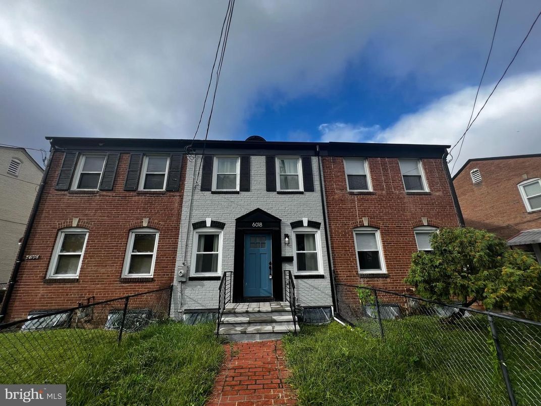 Exterior, Facade, Brick Facade, Georgian