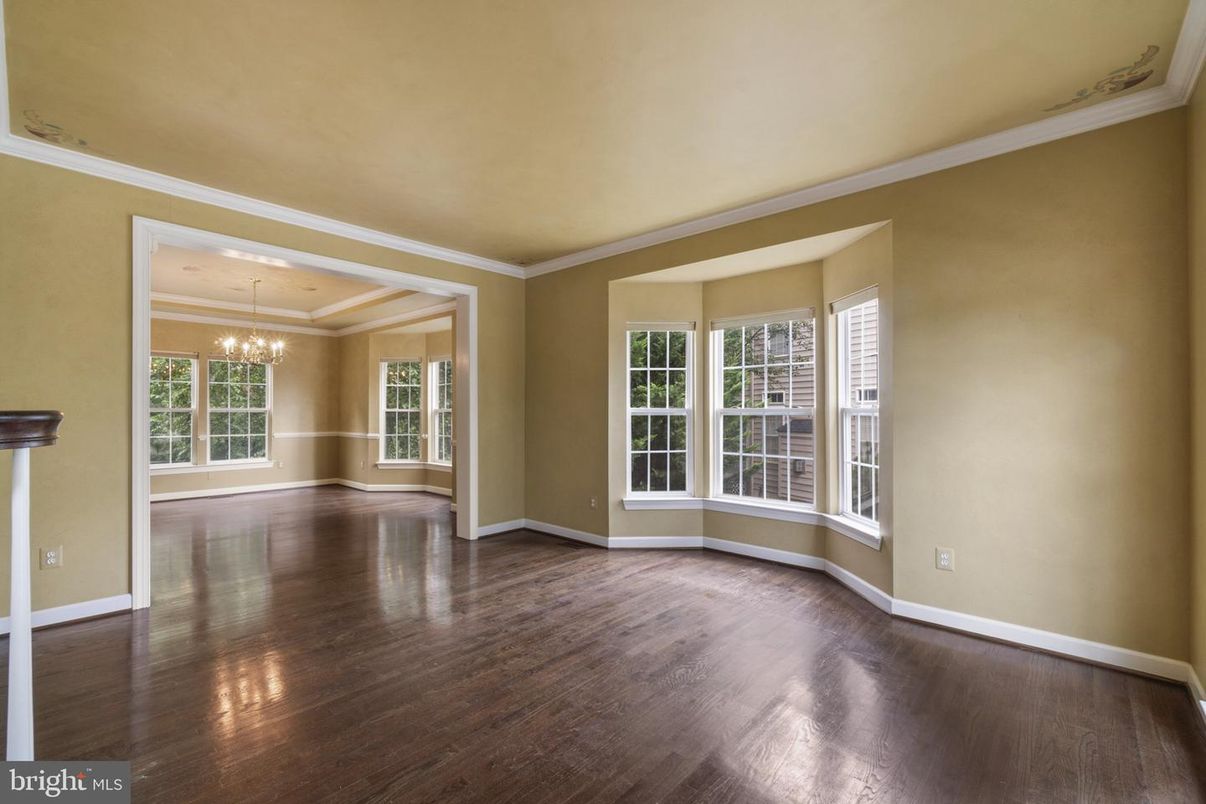 Chandelier, Empty room, Interior, Wood Texture Flooring