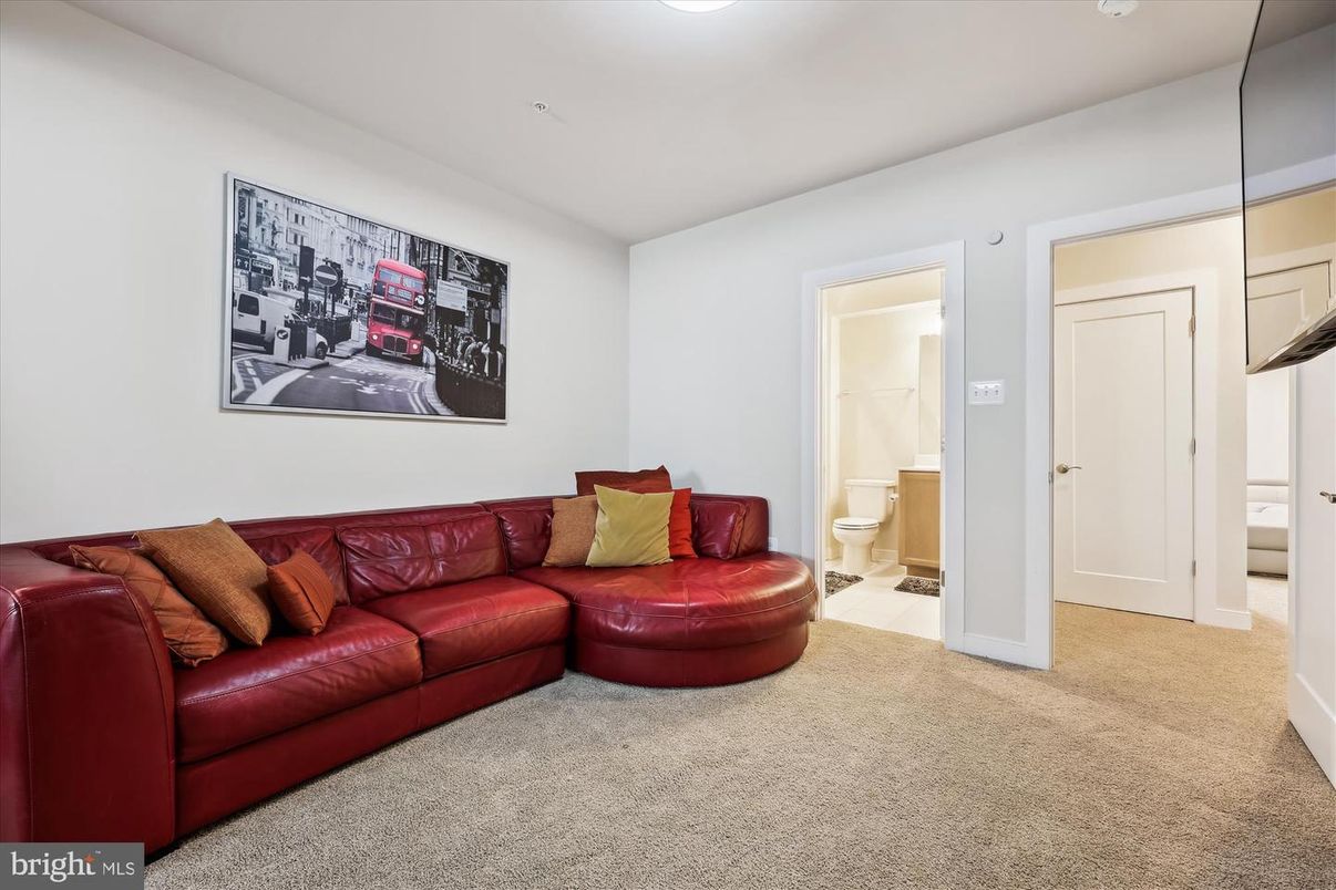 Bathroom, Interior, Living room, Recessed Lighting