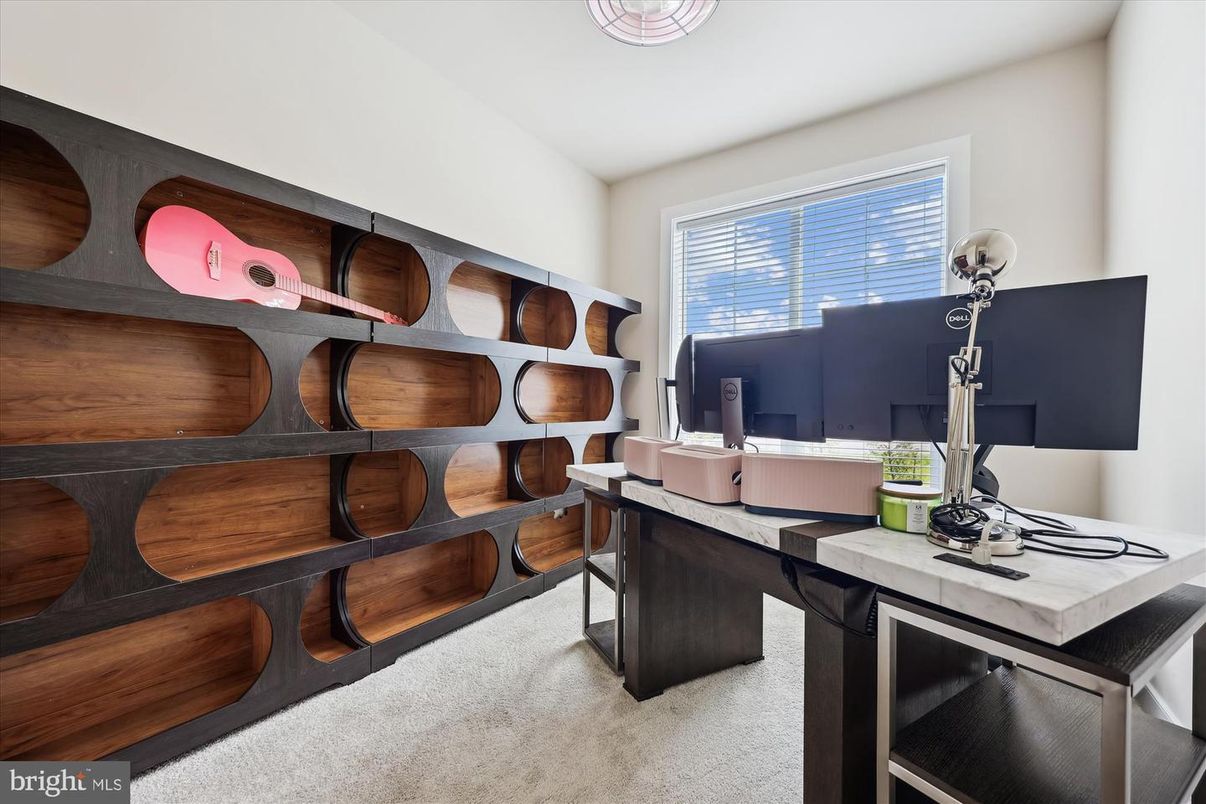Home Office, Interior