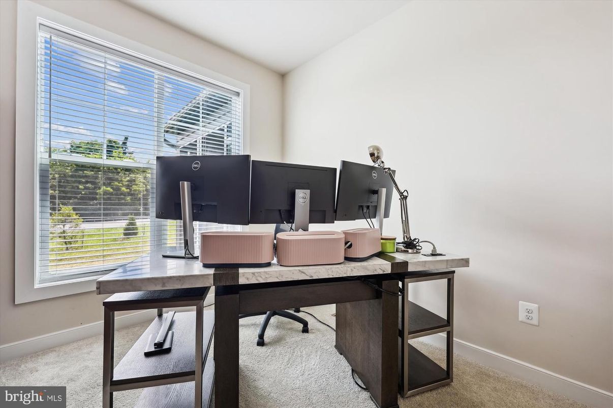 Home Office, Interior