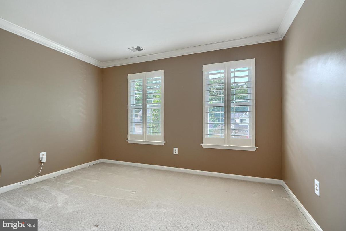 Empty room, Interior