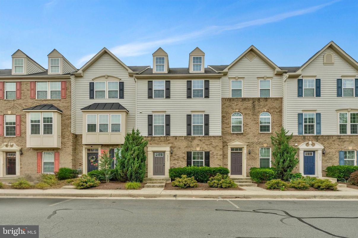 Exterior, Facade, Brick Facade, Rowhouse