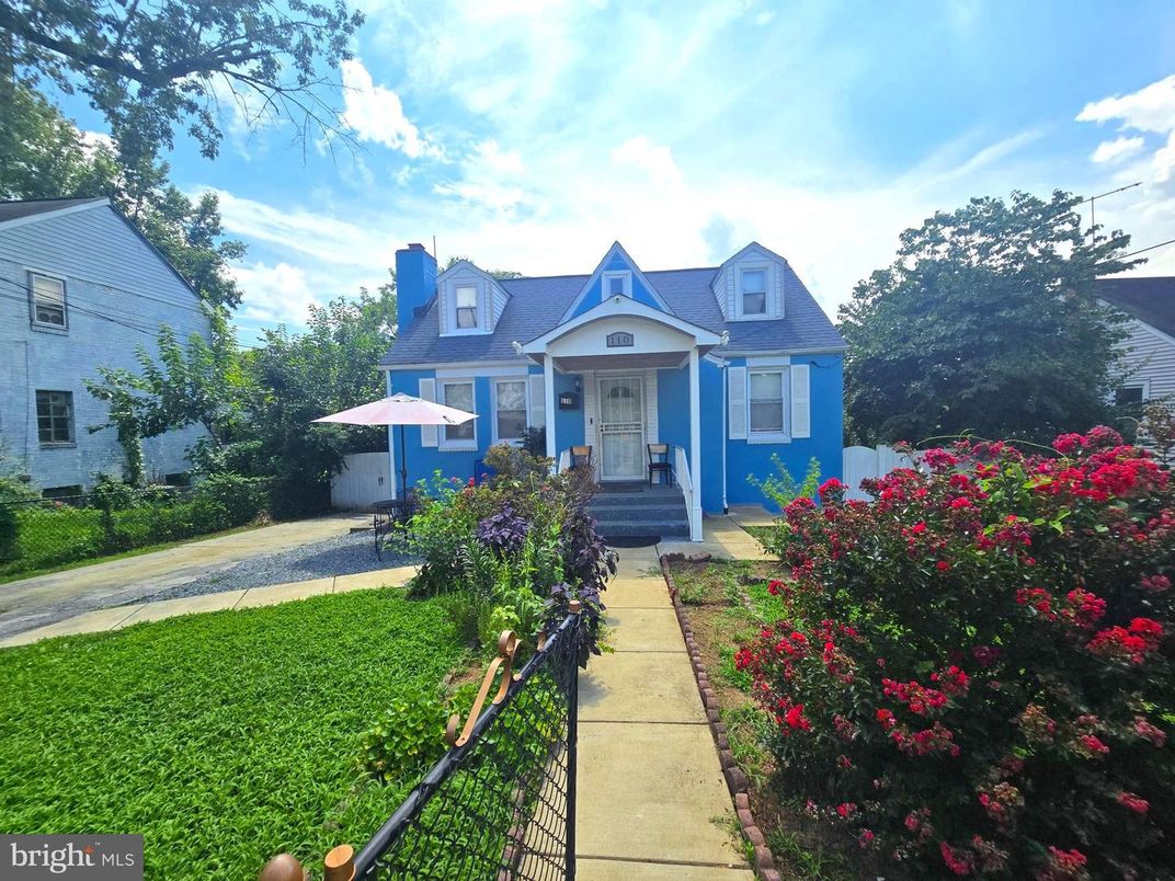 Exterior, Facade, Queen Anne Victorian