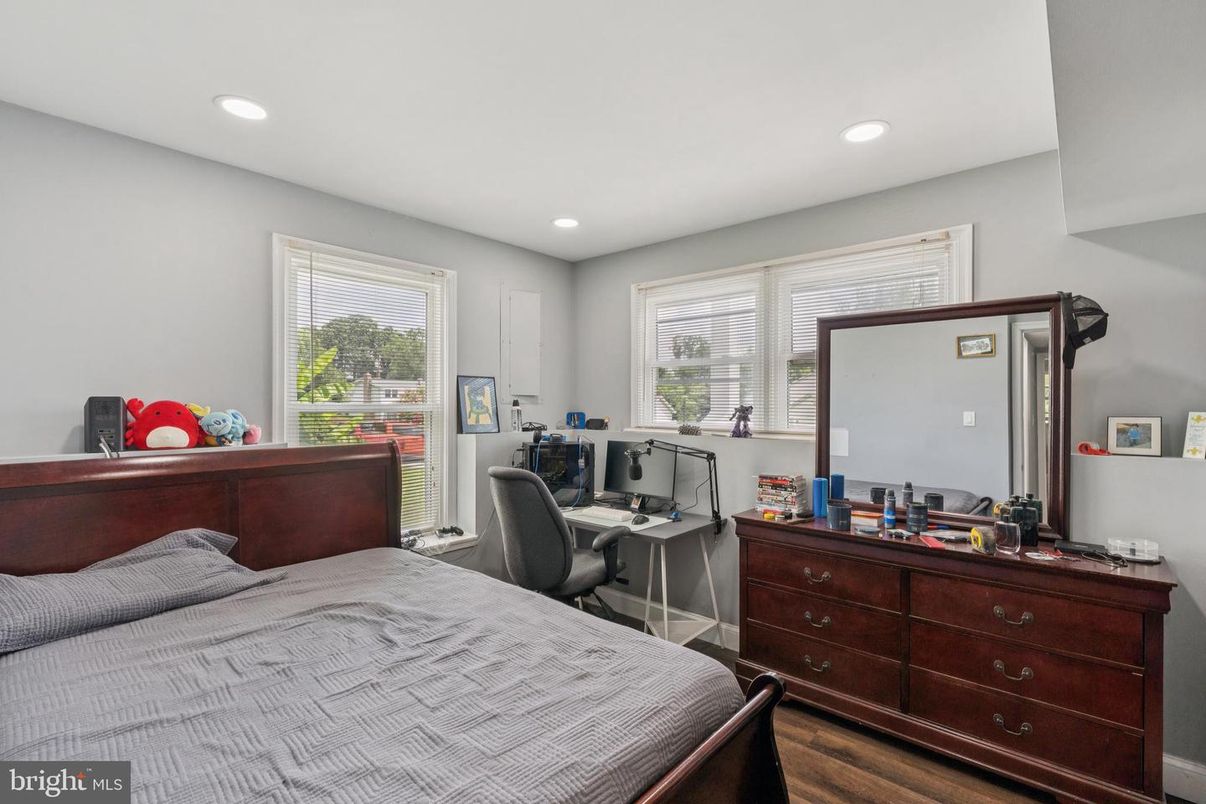 Bedroom, Home Office, Interior, Recessed Lighting, Wood Texture Flooring