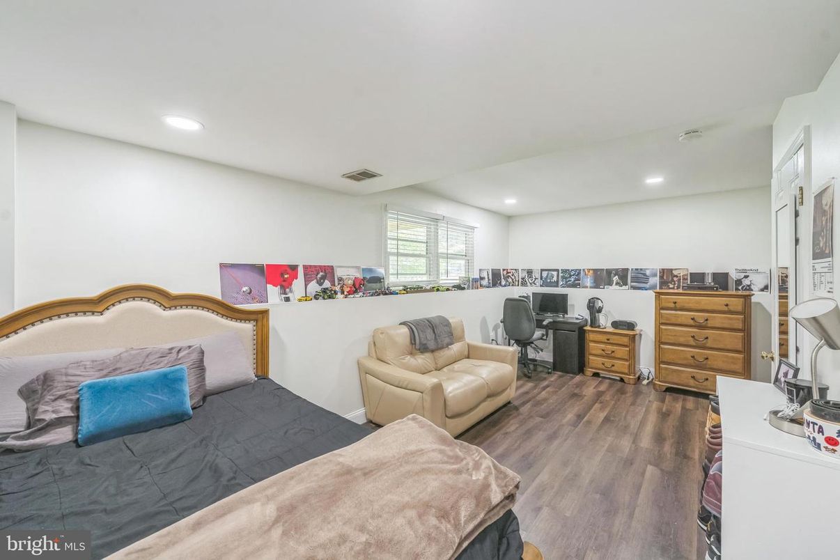 Bedroom, Home Office, Interior, Recessed Lighting, Wood Texture Flooring