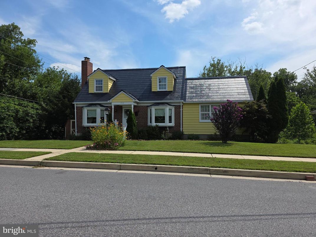 Exterior, Facade, Cape Cod