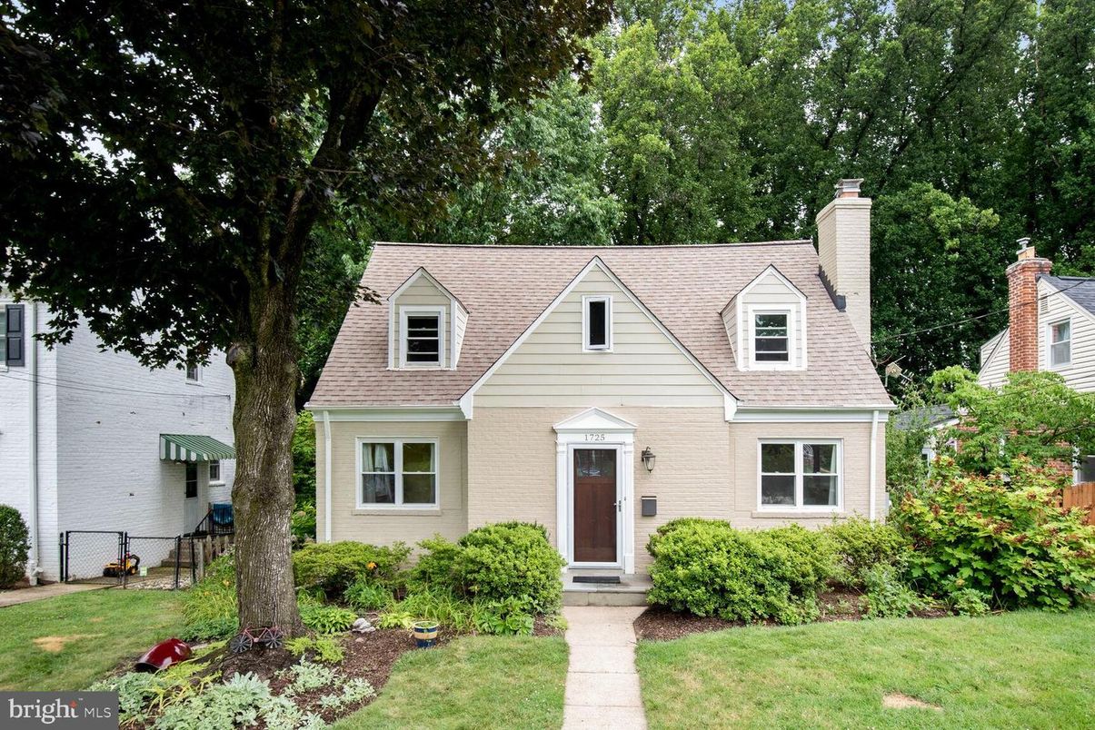 Exterior, Facade, Cape Cod