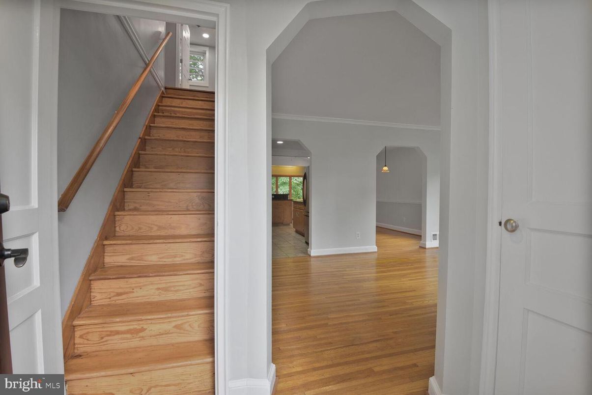 Interior, Pendant Lights, Recessed Lighting, Wood Texture Flooring