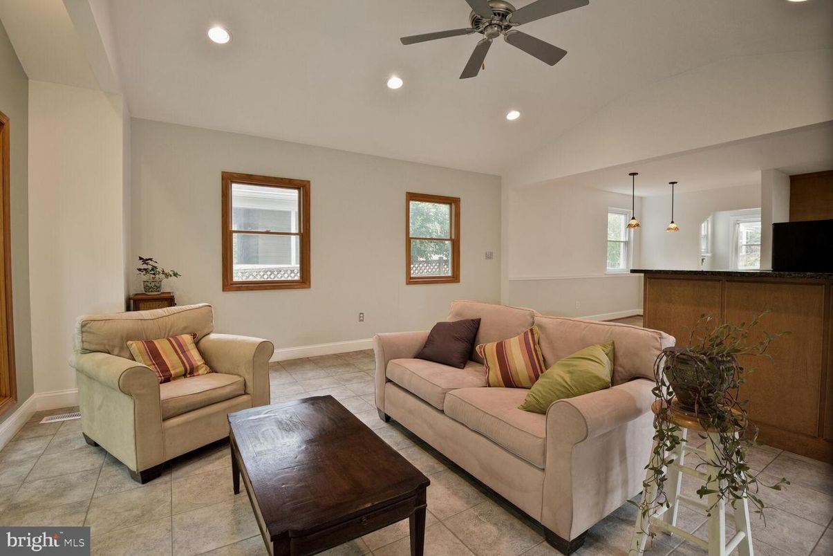 Interior, Living room, Pendant Lights, Recessed Lighting