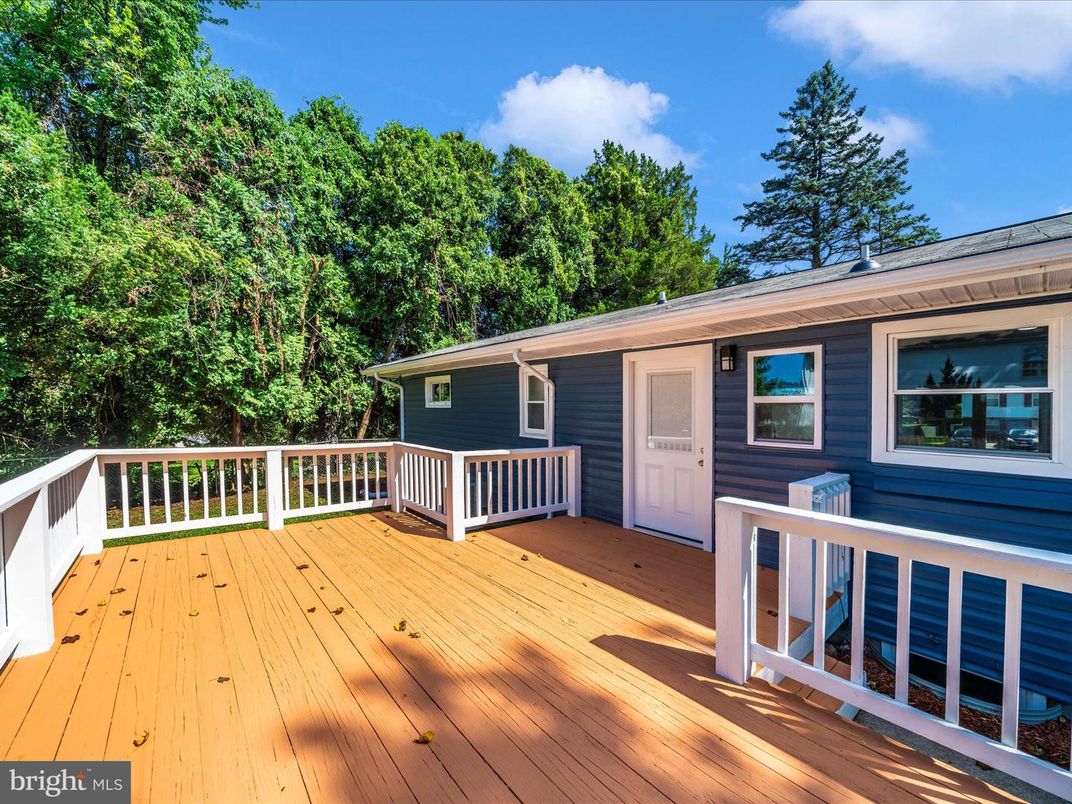 Exterior, Wood Texture Flooring