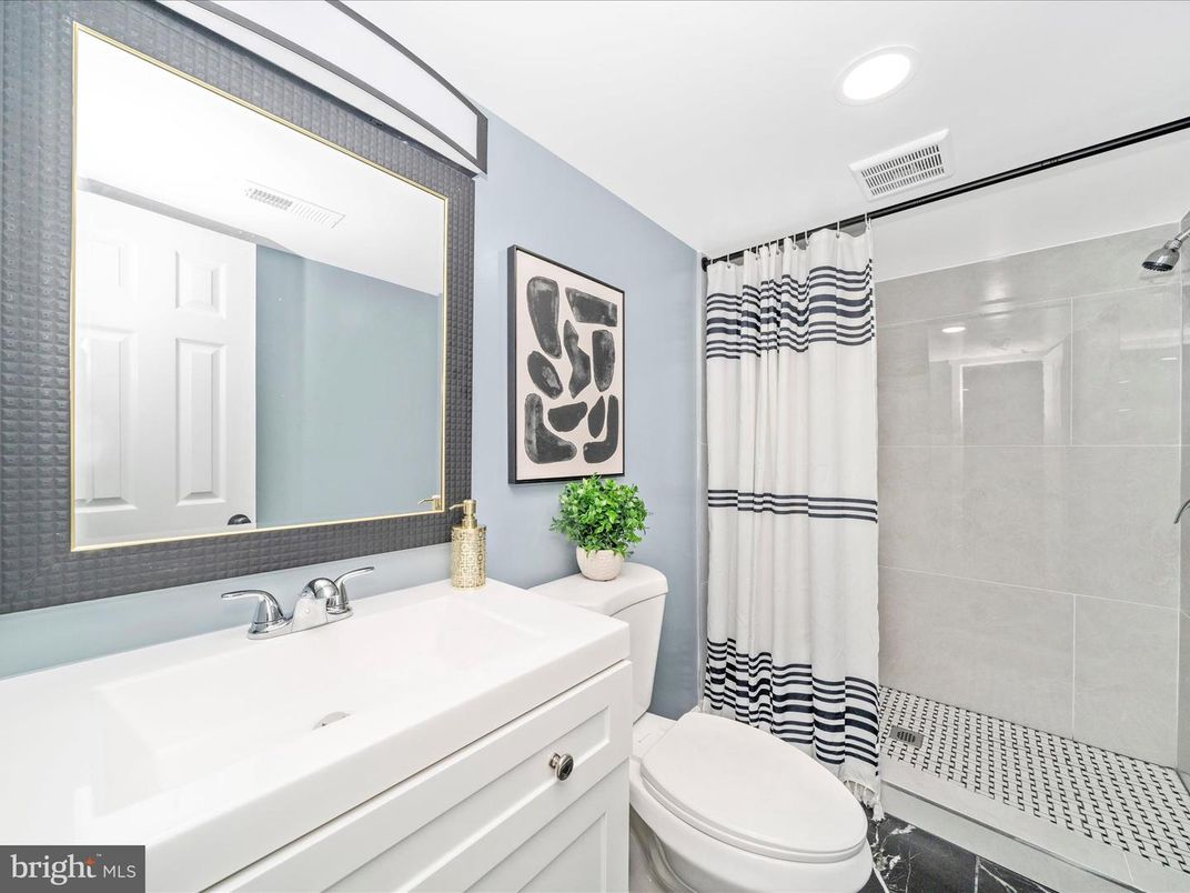 Bathroom, Interior, Recessed Lighting