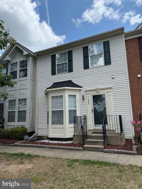 Exterior, Facade, Rowhouse