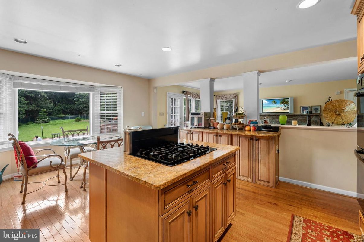 Dining room, Interior, Kitchen, Recessed Lighting, Wood Texture Flooring