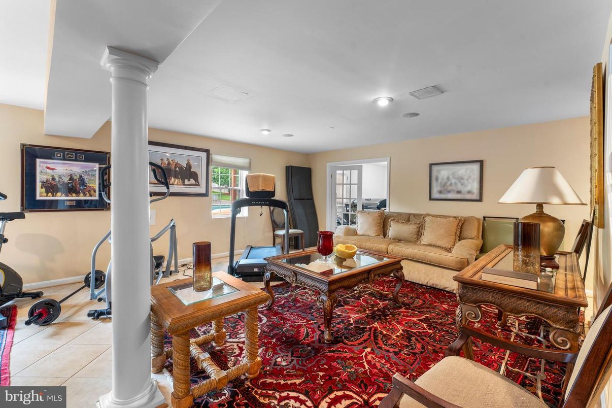 Fitness Equipment, Interior, Living room, Recessed Lighting