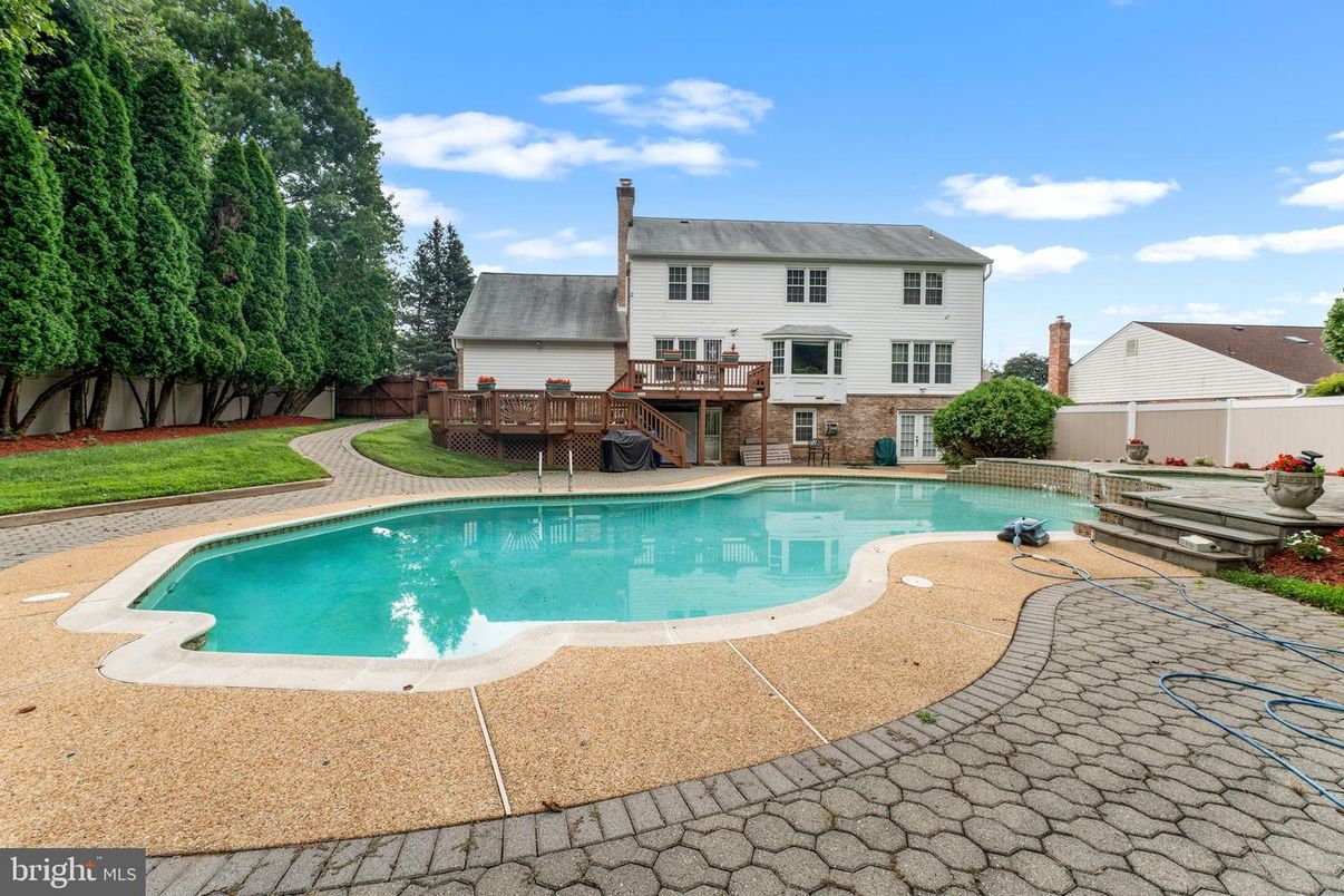 Exterior, Pool