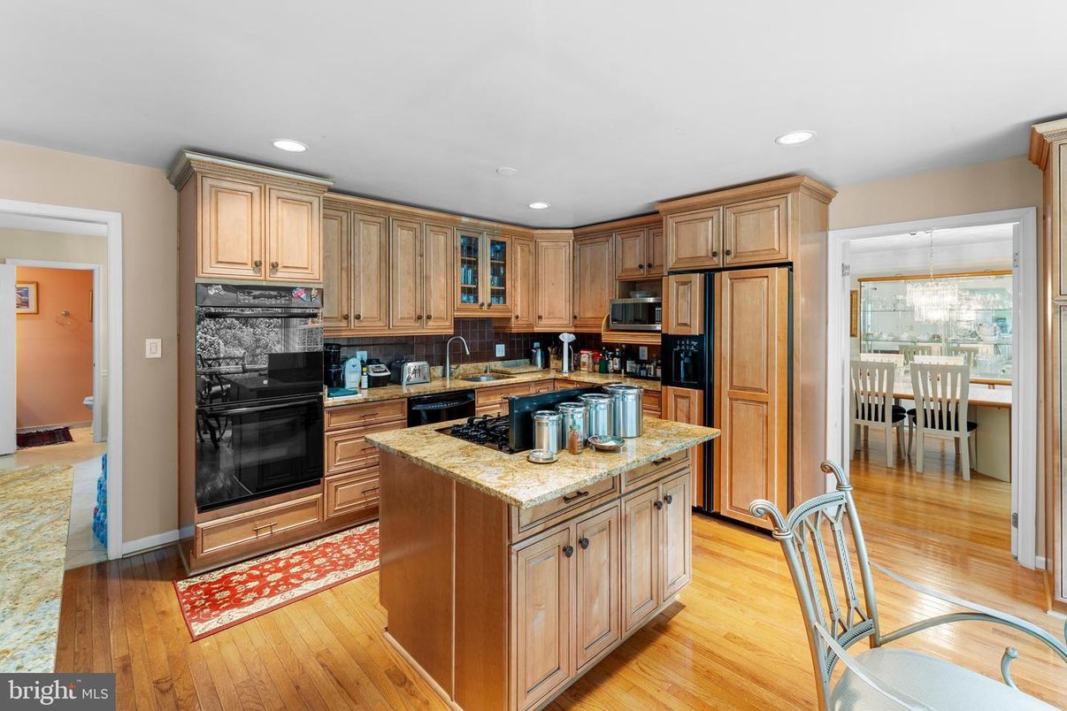 Dining room, Interior, Kitchen, Recessed Lighting, Wood Texture Flooring