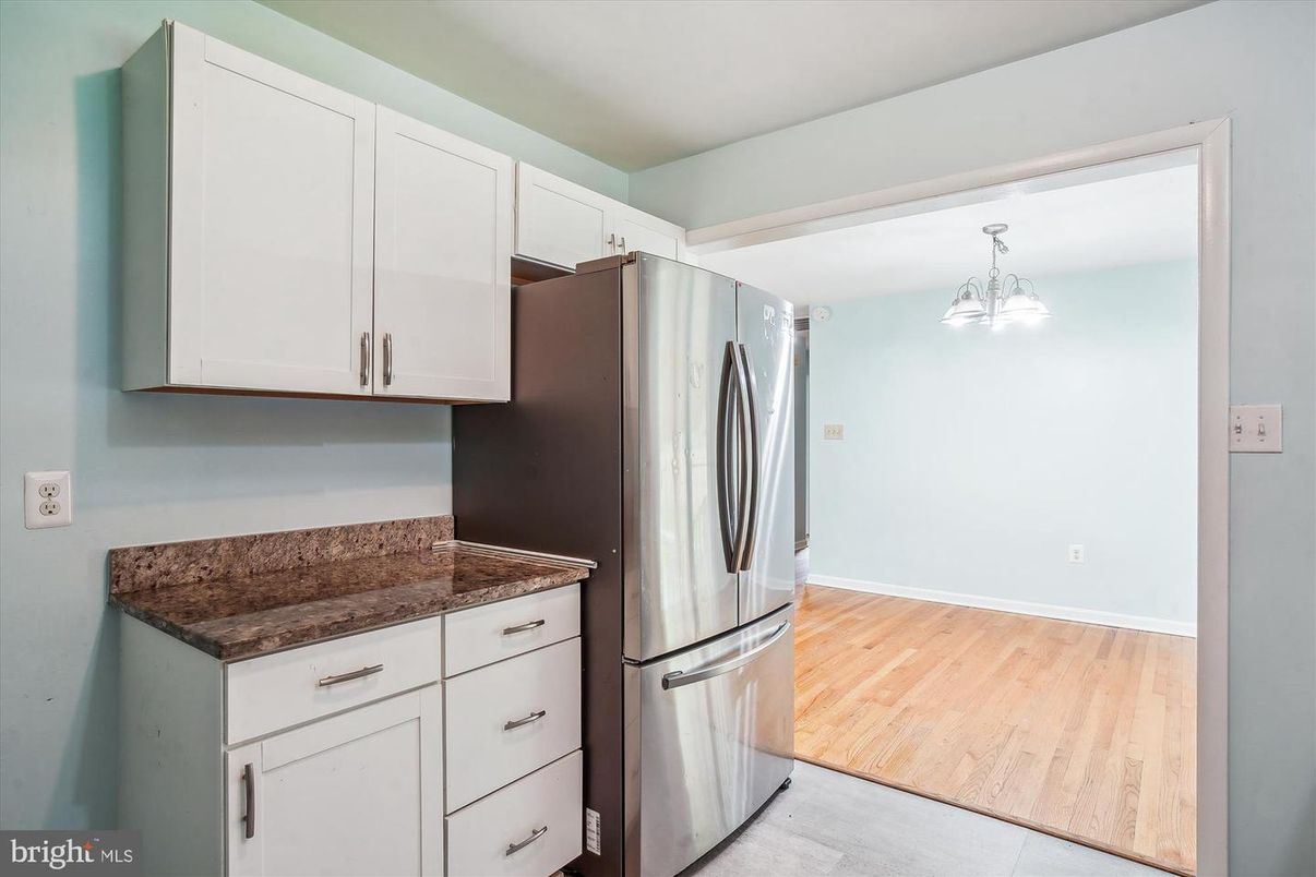 Chandelier, Interior, Kitchen, Wood Texture Flooring
