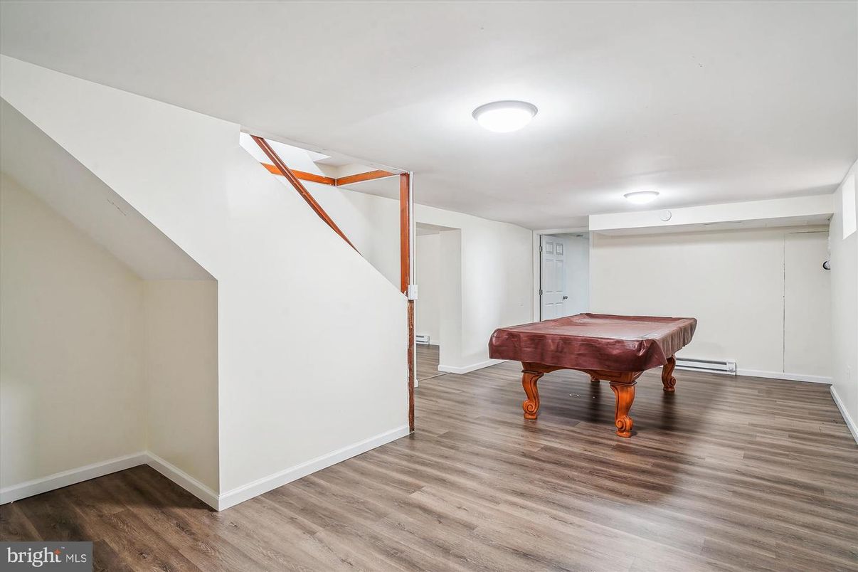 Billiard Table, Game Room, Interior, Wood Texture Flooring