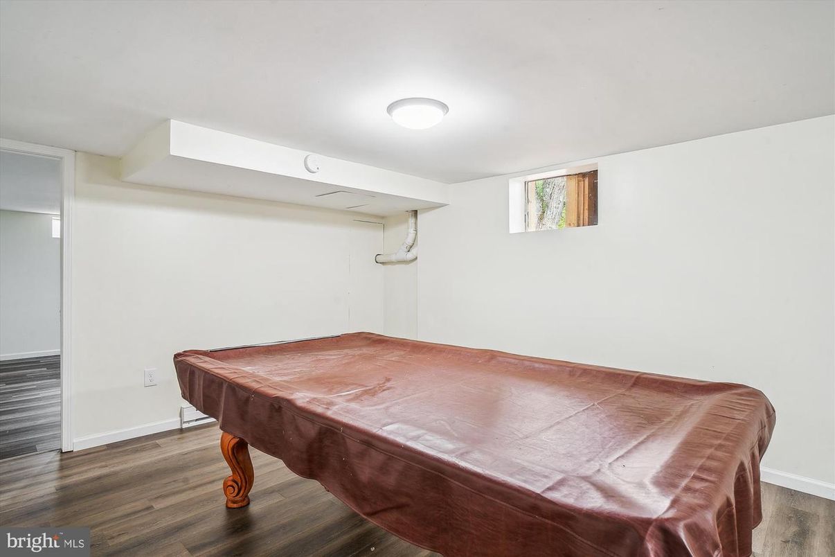 Billiard Table, Game Room, Interior, Wood Texture Flooring
