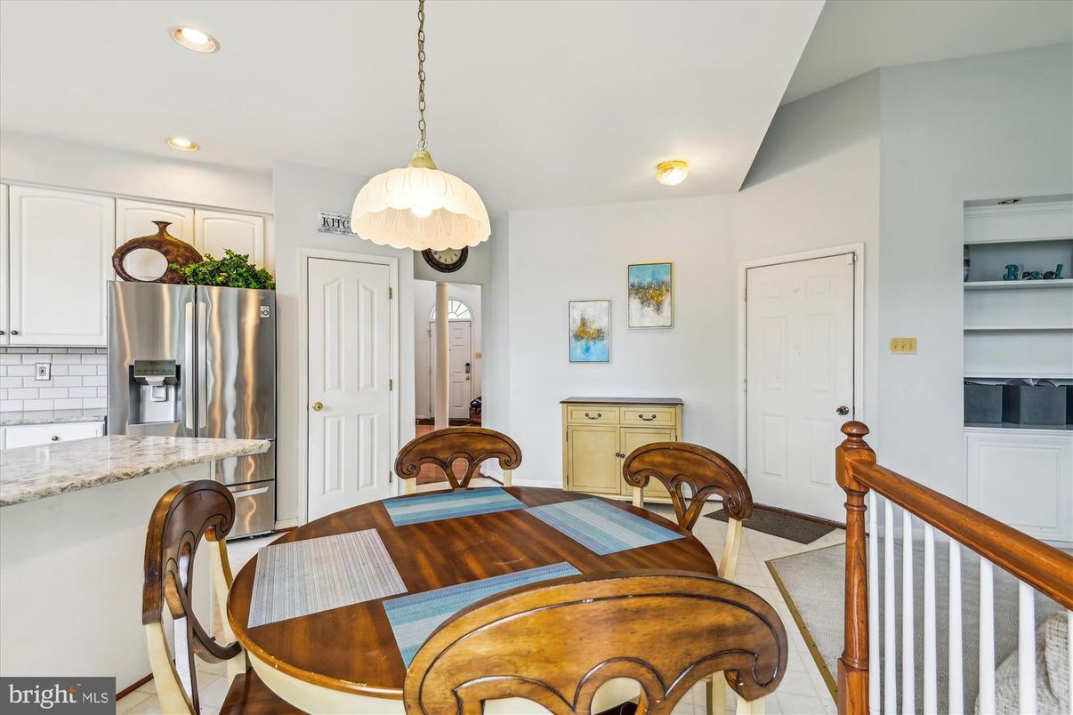 Dining room, Interior, Kitchen, Pendant Lights, Recessed Lighting, Stainless Steel Appliances
