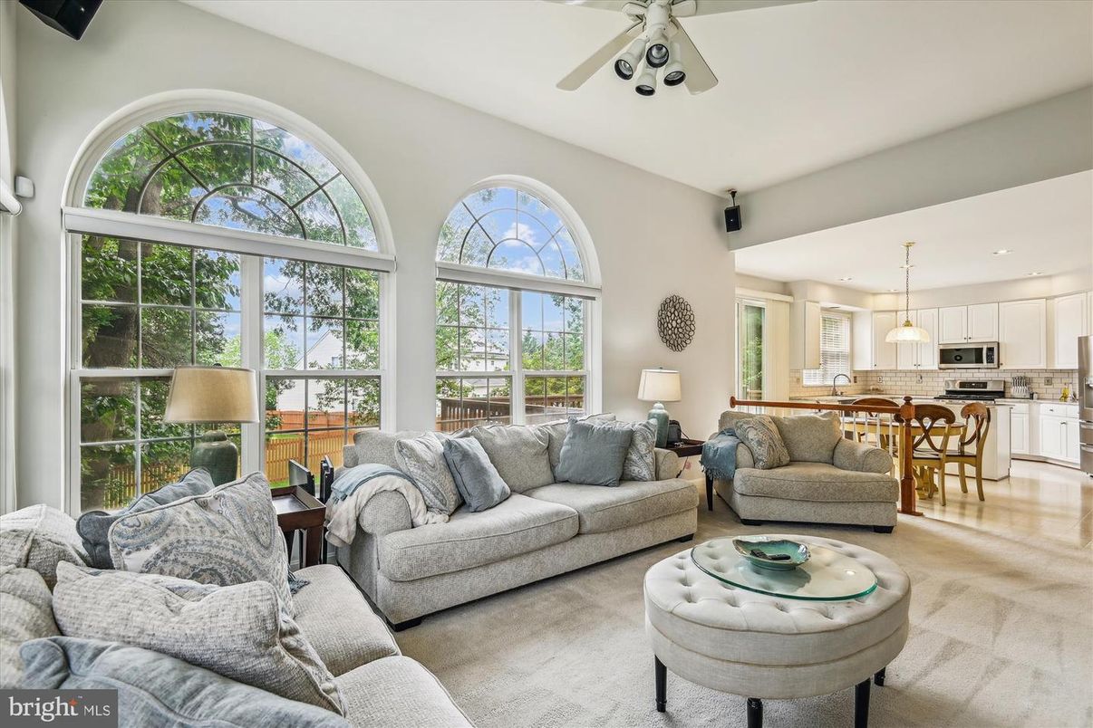 Dining room, Interior, Kitchen, Living room, Pendant Lights, Recessed Lighting, Stainless Steel Appliances