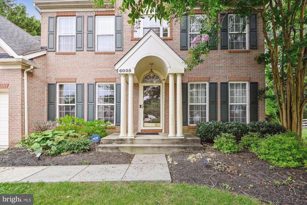 Exterior, Facade, Brick Facade, Georgian