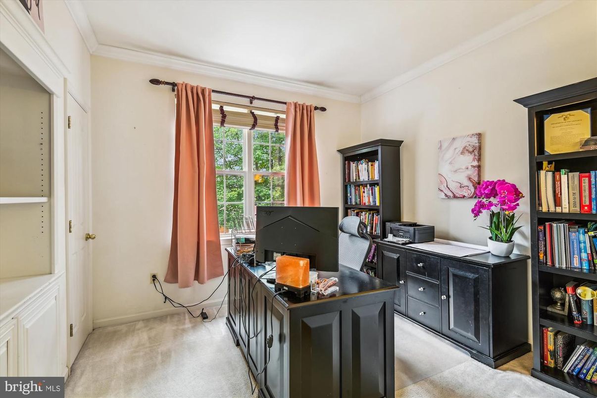 Home Office, Interior
