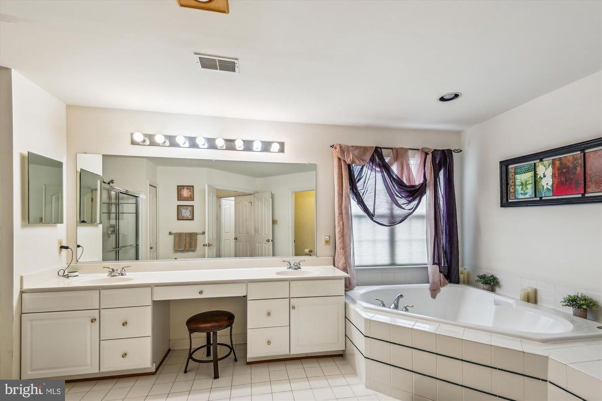 Bathroom, Dual Sink Vanities, Interior