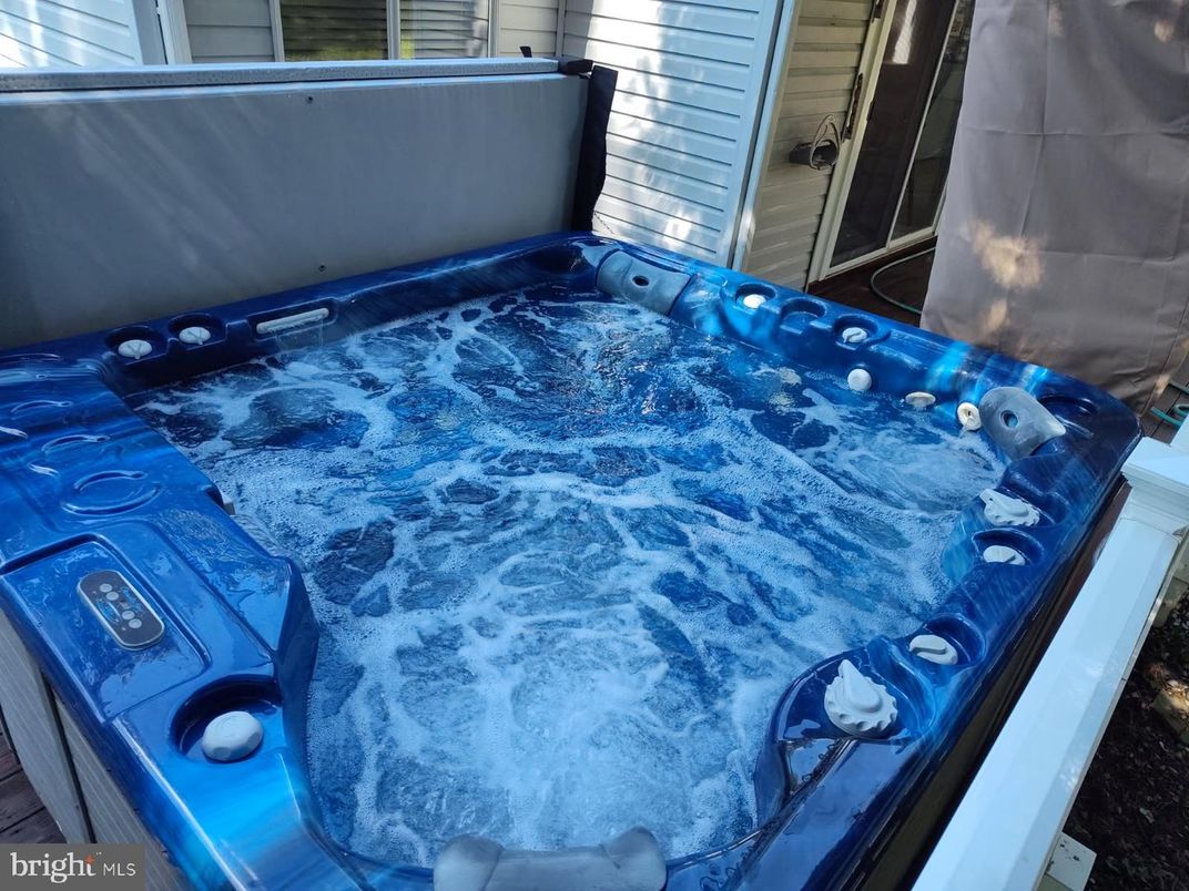 Exterior, Hot Tub